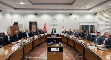 Ziraat odaları zeytin için Bakanlıkta buluştu