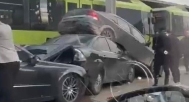 4 aracın karıştığı kazada 1 kişi yaralandı