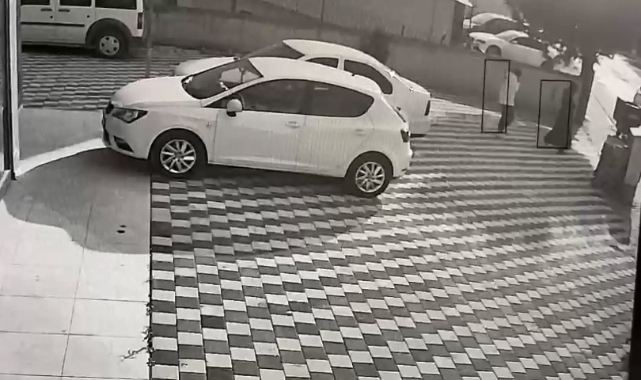 Altın ve para hırsızı kameralara yakalandı