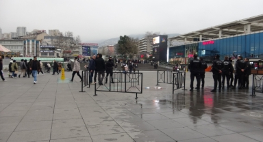 Amcasına defalarca bıçak sapladı!