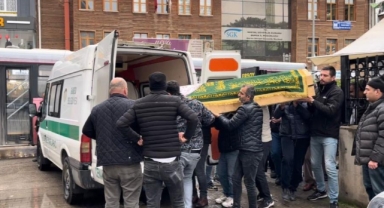 Aracında öldürülen genç kız toprağa verildi