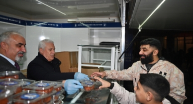 Başkan Bozbey’den Regaib Kandilinde lokma ikramı