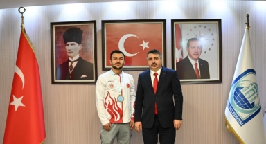 Başkan Yılmaz şampiyonları ağırladı