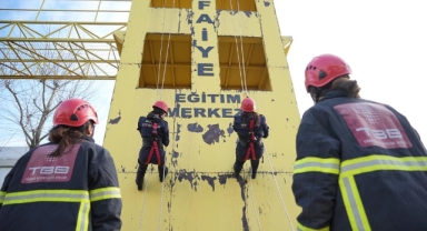 Bursa'da alev savaşçısı kadın itfaiyecilerin zorlu eğitimi