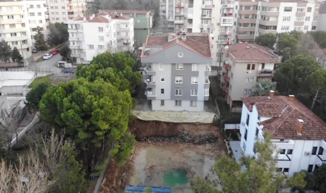 Bursa'da inşaat alanında heyelan oldu, bina kaydı