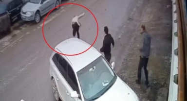 Hiç tanımadığı kişi tarafından bıçaklandı