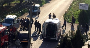 Kafa kafaya çarpıştılar, yaralı kurtuldu