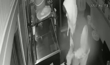 Kafe hırsızı kamerada