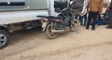 Kamyonet ile çarpışan motosikletli ağır yaralandı