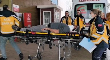 Kamyonun kasasından düşen şoför yaralandı