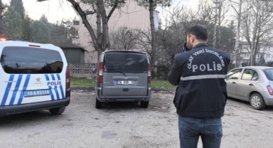 Kurşunların isabet ettiği kamyonet delik deşik oldu