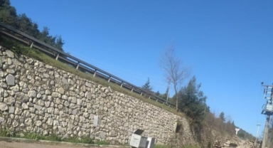 Maçtan çıkan 3 arkadaşa kamyonet çarptı, sürücü kaçtı