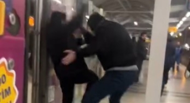 Metro istasyonu boks ringine döndü