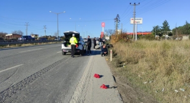 Otomobilin çarptığı motosiklet sürücüsü kurtarılamadı
