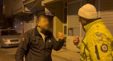 Polisi görünce aracını park edip yürüyerek gitmek istedi