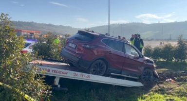 Polisten kaçarken polis aracına sonra direğe çarptı