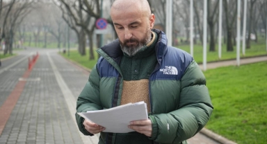 Saç hayali ile gitti, kulağından oldu