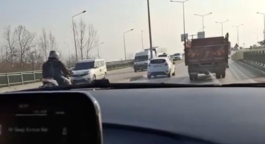 Sosyal medya için görüntü çekerken kazayı çekti