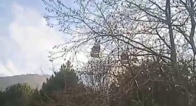 Teleferikte havada 15 dakika asılı kaldılar