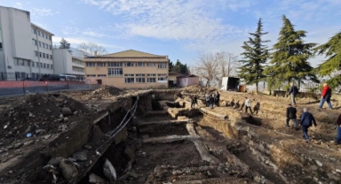 Tophane Mesleki ve Teknik Anadolu Lisesi’nde kazı çalışmaları devam ediyor