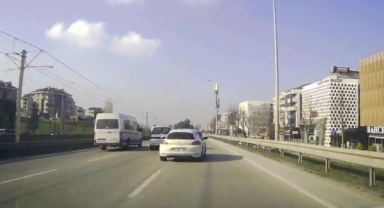 Trafikte makas atan sürücü kamerada