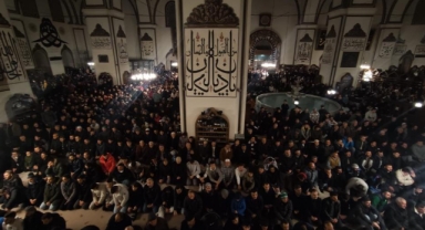 Yılın ilk sabah namazında binlerce vatandaş Ulucami'ye akın etti