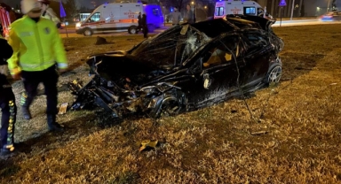 2 otomobilin çarpıştığı kazada 2 kişi yaralandı