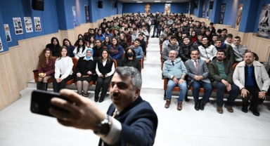 Başkan Yılmaz mesaisine öğrenciler ile başladı