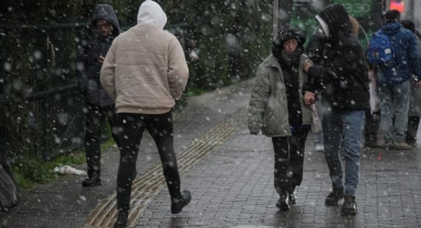 Bursa şehir merkezinde kar yağışı