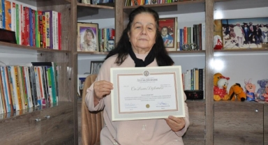 Emekli öğretmen 10 yılda 3 üniversite bitirdi
