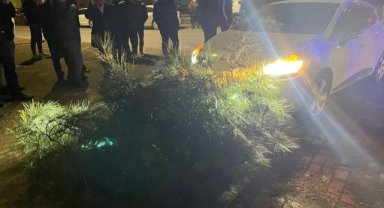 Hafif ticari araç otomobille çarpıştı: 4 yaralı