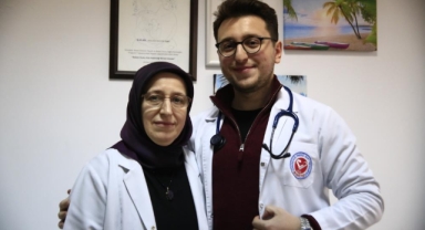 Hem annesi, hem de mesai arkadaşı...