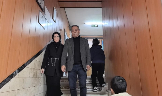İlkokul öğretmeni ile aynı okulda mesai arkadaşı oldu