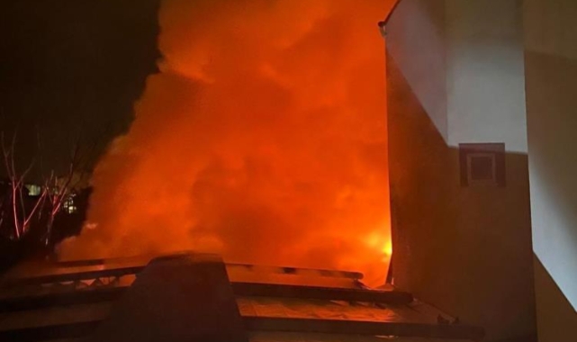 İznik'te restoranda çıkan yangın yan eve sıçardı