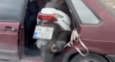 Kapısız araçta motosiklet taşıdı