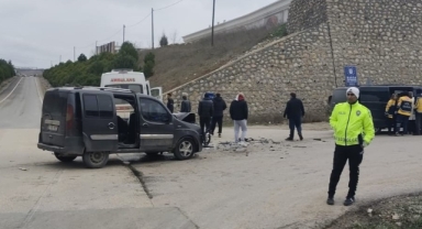 Minibüs ile hafif ticari araç çarpıştı: 6 yaralı