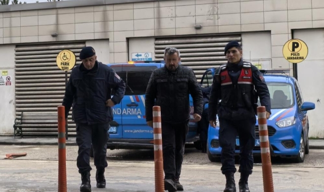 Müdür yardımcısını sokak ortasında darbetti