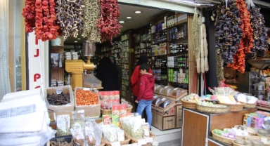Öksürüğü geçmeyen soluğu aktarda alıyor