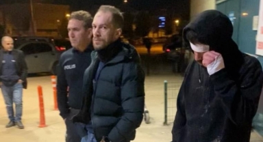 Önce bıçakladılar, tüfekle tehdit edip gasp ettiler
