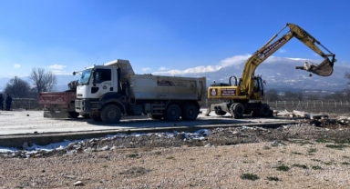 Tarım arazisine yapılan kaçak yapılar yıkıldı