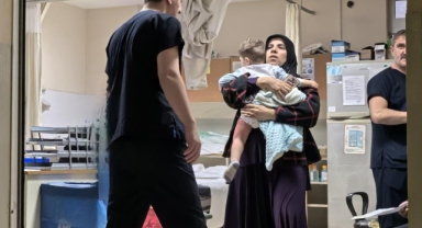 Üzerine sıcak çay devrilen bebek hastanelik oldu