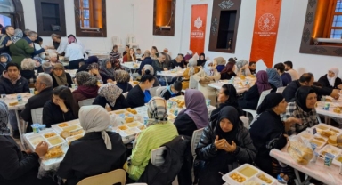 Vakıflardan Bursa'da iftar sofrası