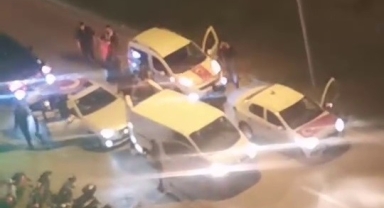 Yoğun trafiği hiçe sayıp yolu böyle kestiler