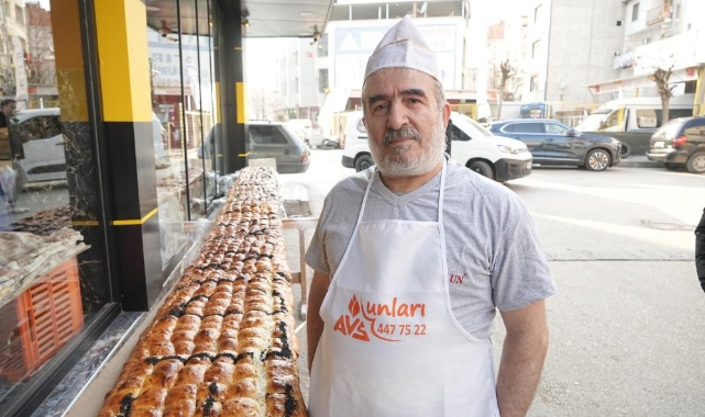 7 metrelik pide görenleri hayrete düşürdü