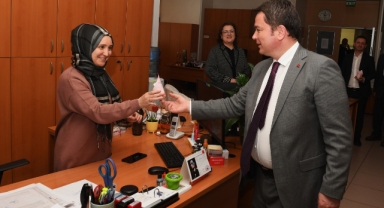 Başkan Aydın mesai arkadaşlarının Kadınlar Günü’nü kutladı