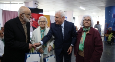 Başkan Bozbey’den Huzurevi’ne bayram ziyareti