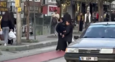 Bursa’da dilencilerin yer kavgası kamerada