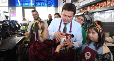 Down sendromlu bireyler bir günlüğüne kafe işletti
