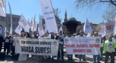 Emekliler insanca yaşam hakkı için eylem yaptı