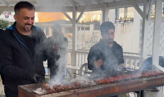 Fenomen Ciğerci huzurevindeki yaşlıları unutmadı